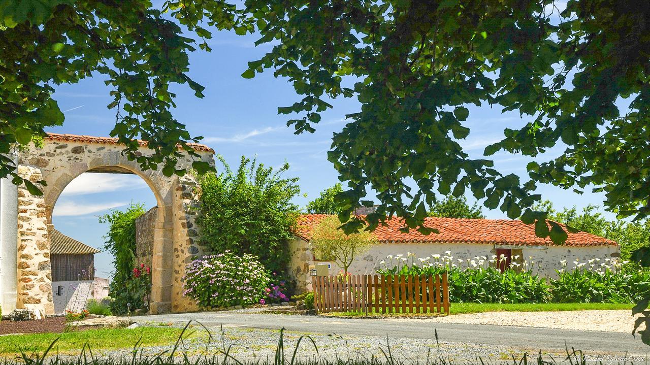 Bed and Breakfast Domaine De La Courillere Le Boupère Exterior foto